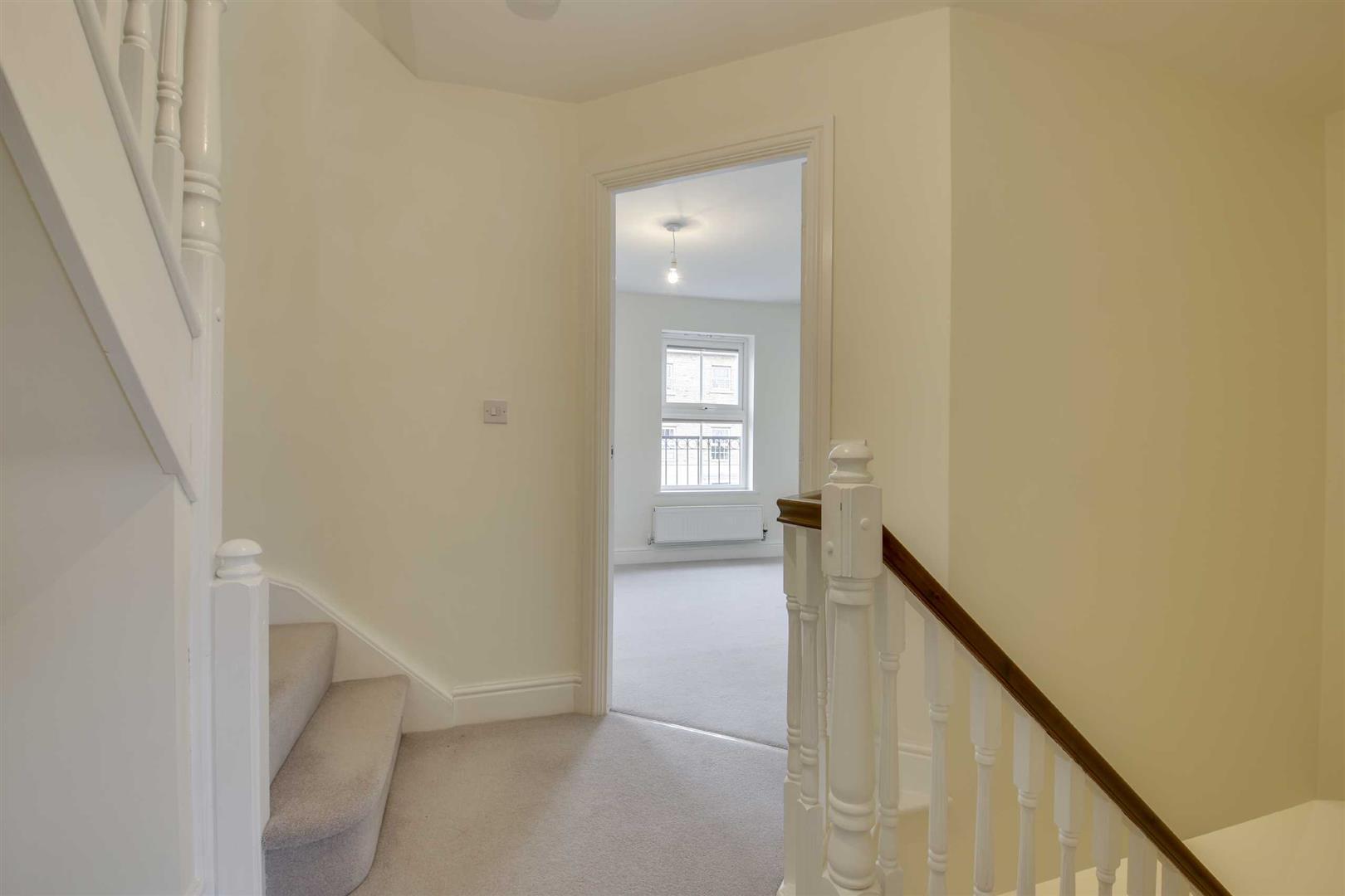 Harlow Crescent, Oxley Park, Milton Keynes